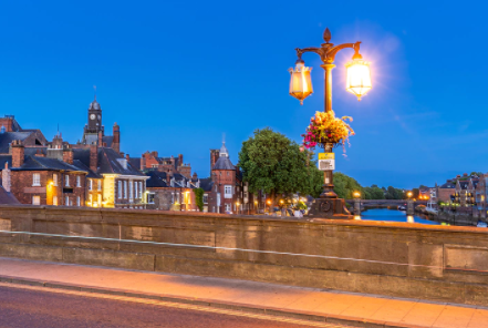 哪種途徑去英國留學更便宜？