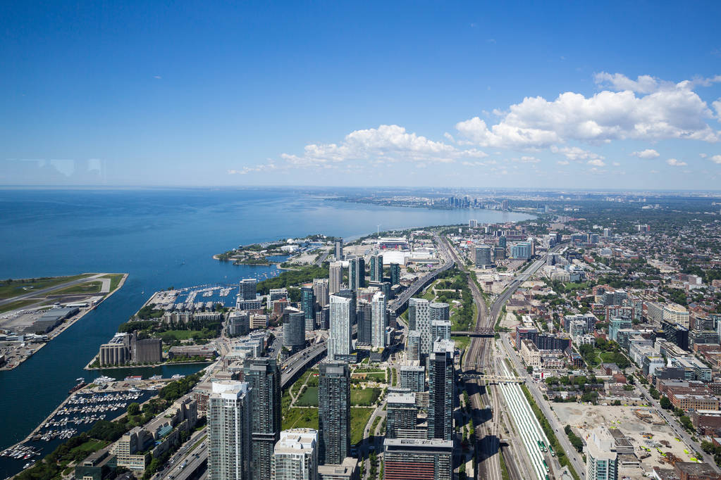 加拿大本科留學的申請途徑及要求！