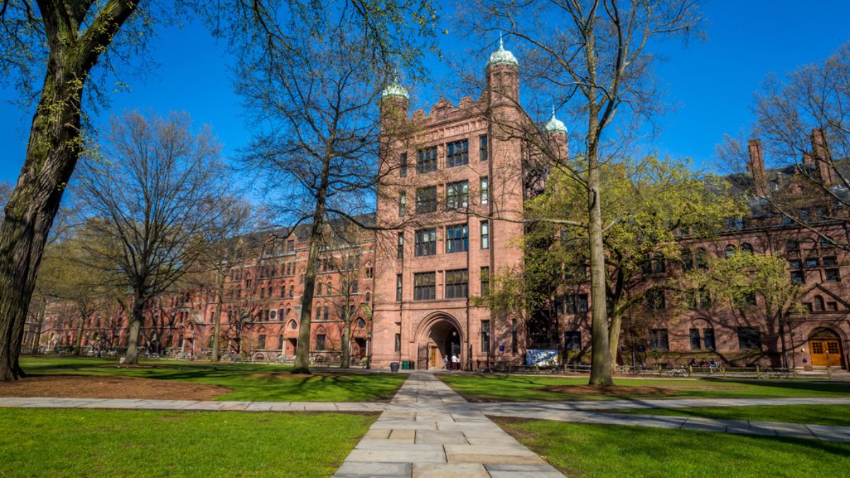 美國政府暫停哈佛大學招收國際學生資格