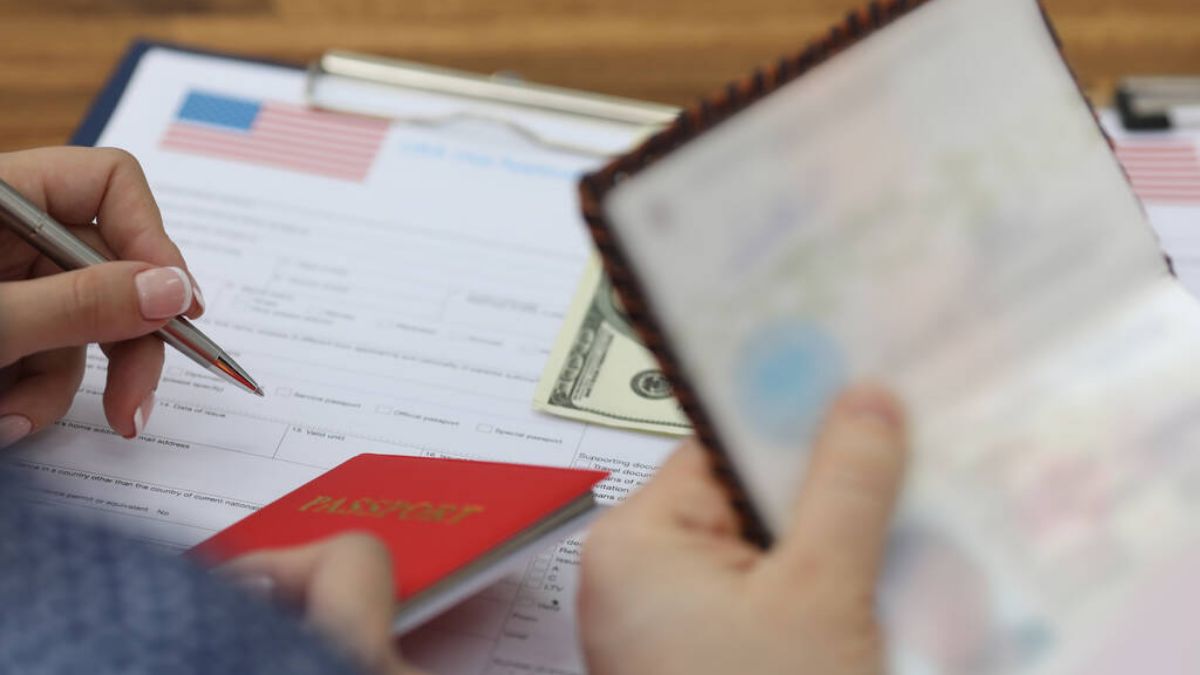 特朗普下令暫停所有留學生簽證面試